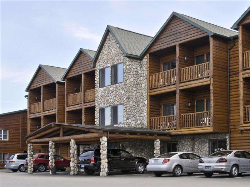 Super 8 By Wyndham Bridgeview Of Mackinaw City Exterior photo