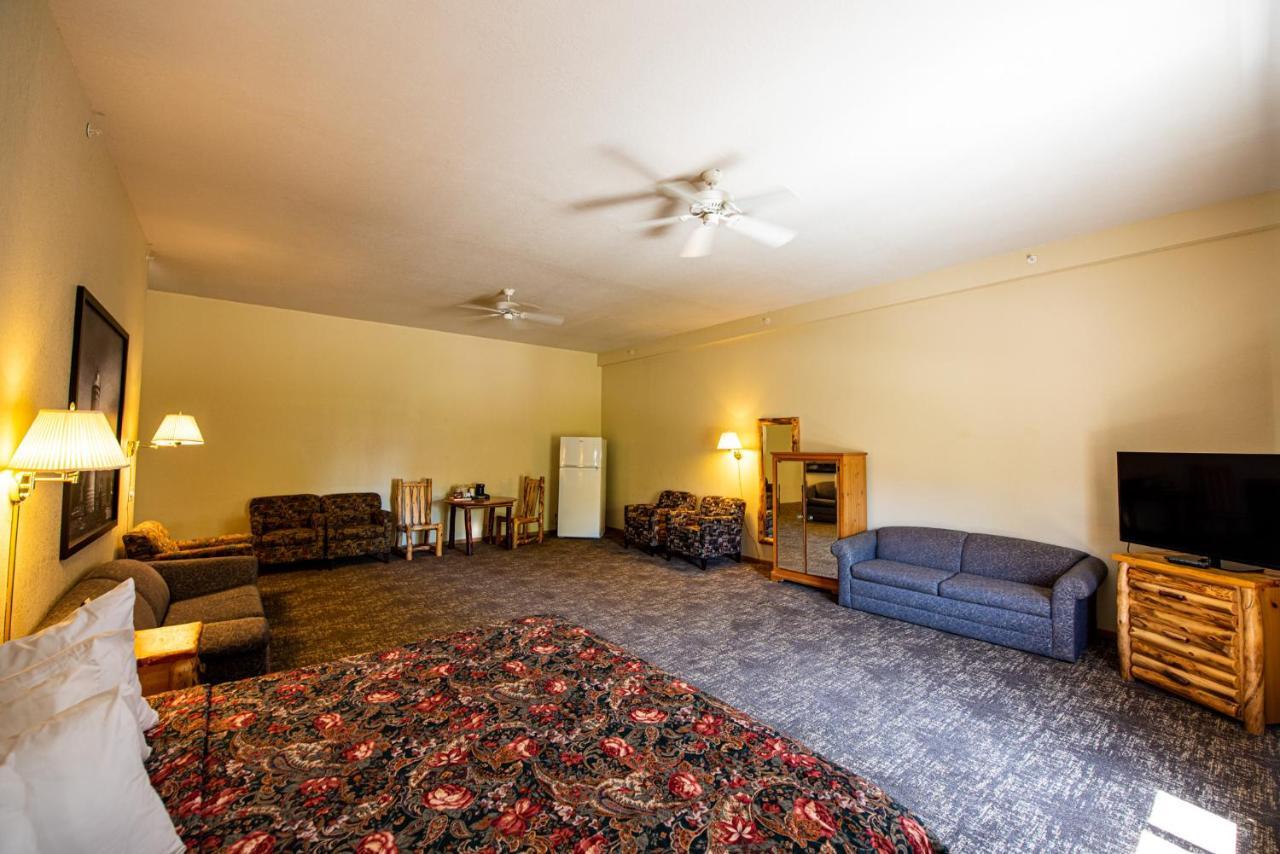 Super 8 By Wyndham Bridgeview Of Mackinaw City Exterior photo