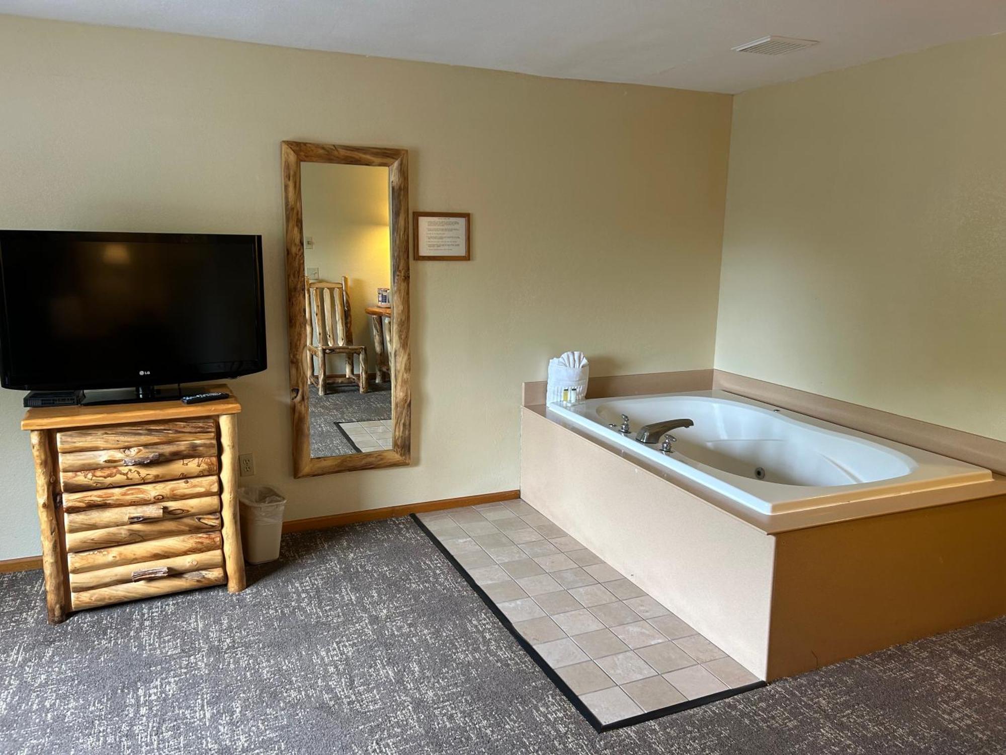 Super 8 By Wyndham Bridgeview Of Mackinaw City Exterior photo