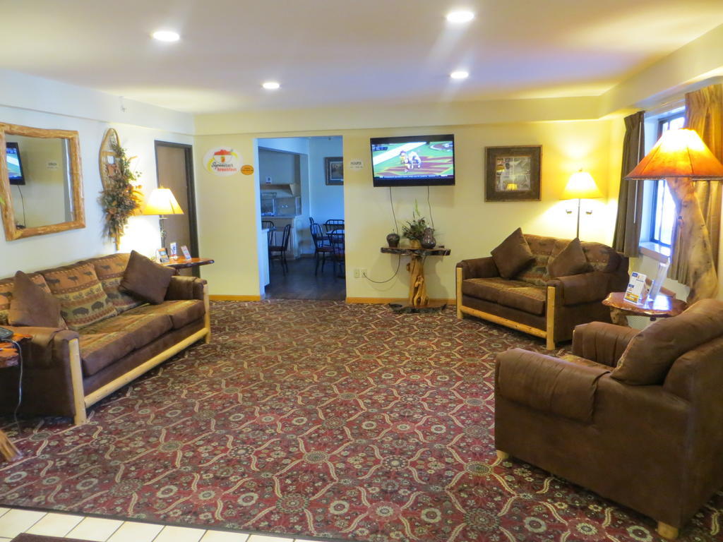 Super 8 By Wyndham Bridgeview Of Mackinaw City Exterior photo